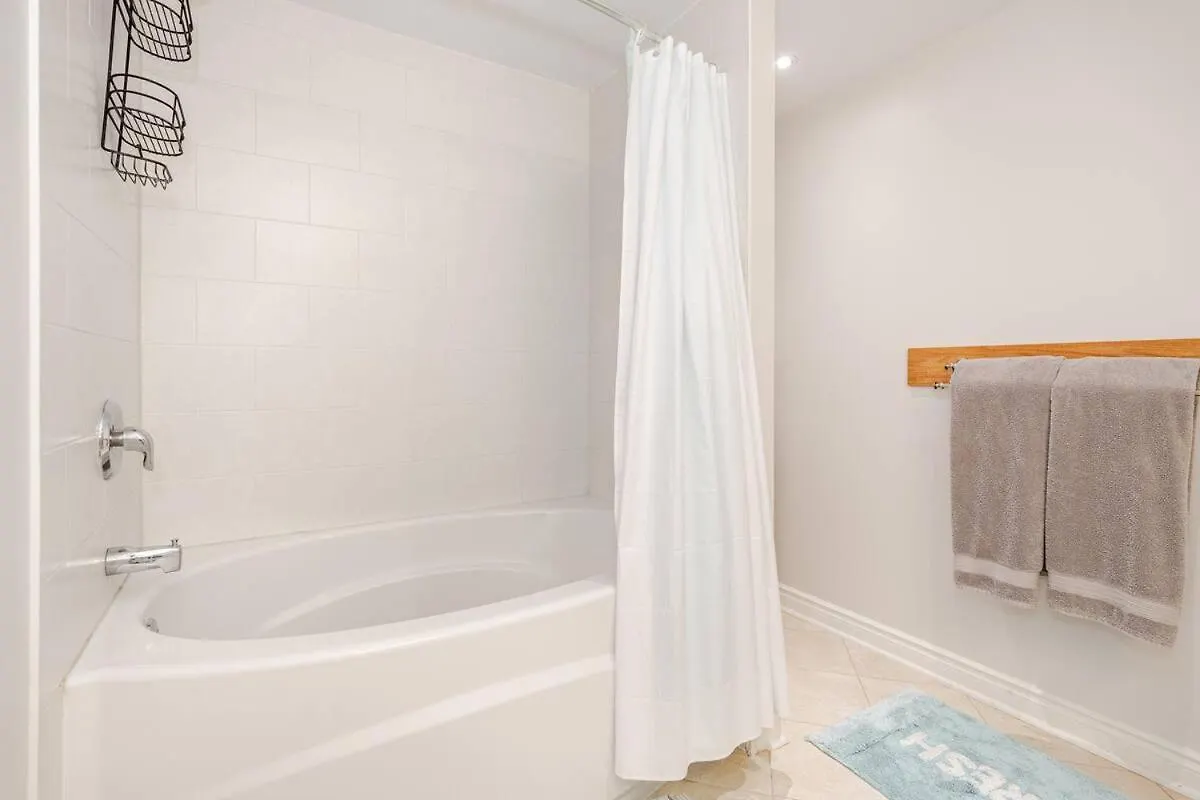 Apartment 2 Bedroom Apartment-2 Free Parking -14 Min To Pearson Airport Mississauga Canada