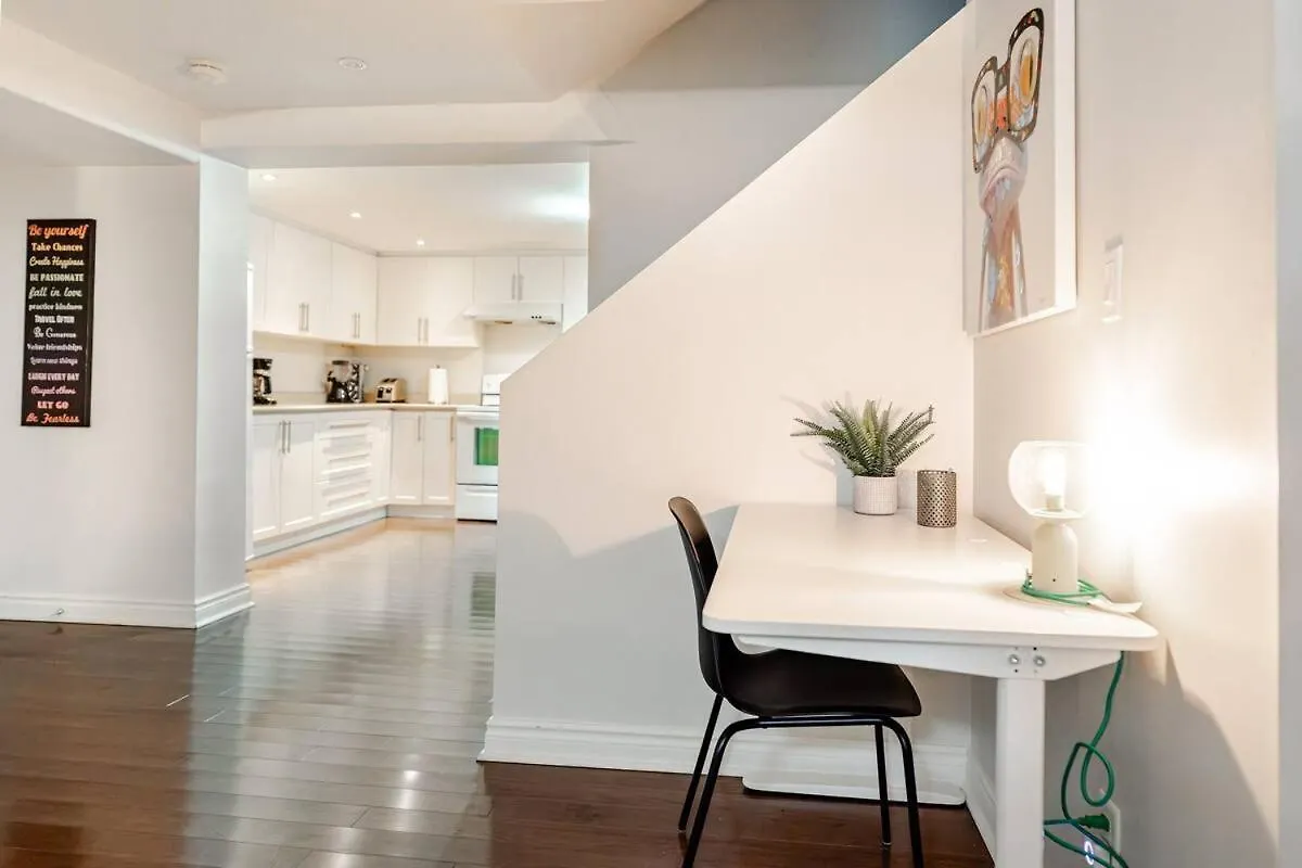 2 Bedroom Apartment-2 Free Parking -14 Min To Pearson Airport Mississauga