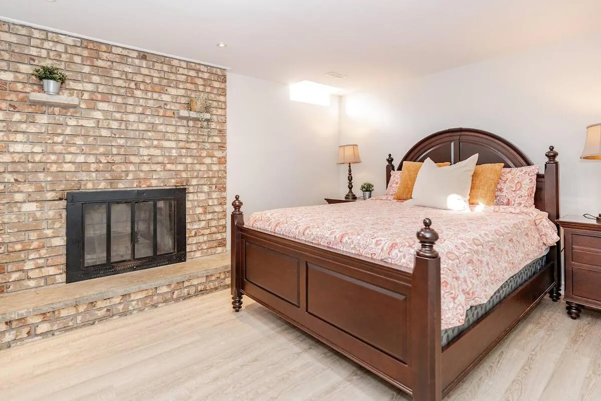 2 Bedroom Apartment-2 Free Parking -14 Min To Pearson Airport Mississauga Apartment