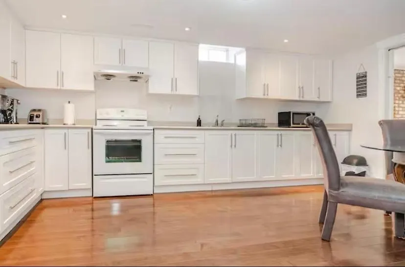 2 Bedroom Apartment-2 Free Parking -14 Min To Pearson Airport Mississauga 0*,
