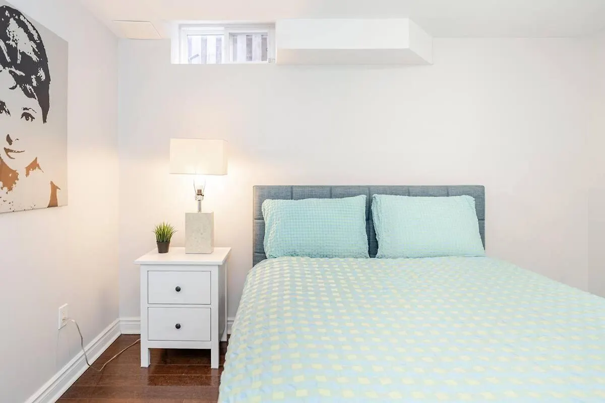 2 Bedroom Apartment-2 Free Parking -14 Min To Pearson Airport Mississauga Apartment